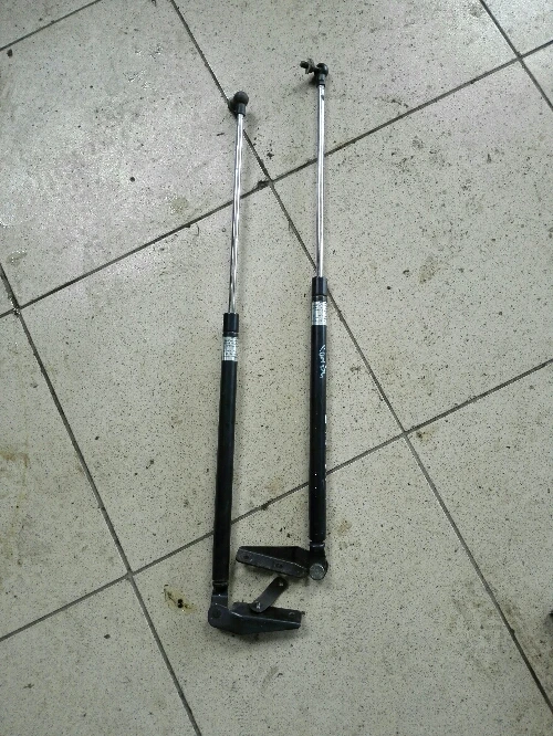 Амортисьор заден капак Субару Легаси комби