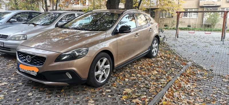 Volvo V40, снимка 1 - Автомобили и джипове - 49365011