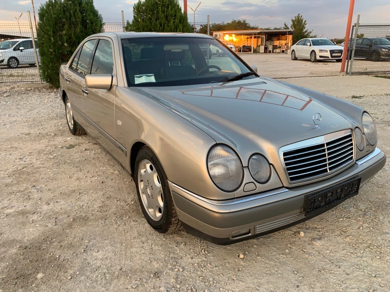 Mercedes-Benz E 200 200E avantgarde Топ, снимка 2 - Автомобили и джипове - 51623540