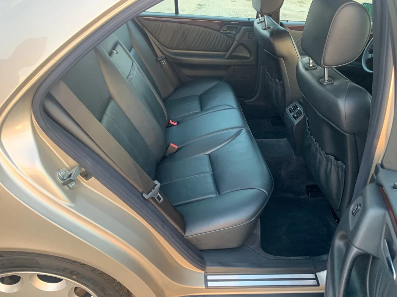 Mercedes-Benz E 200 200E avantgarde Топ, снимка 10 - Автомобили и джипове - 51623540