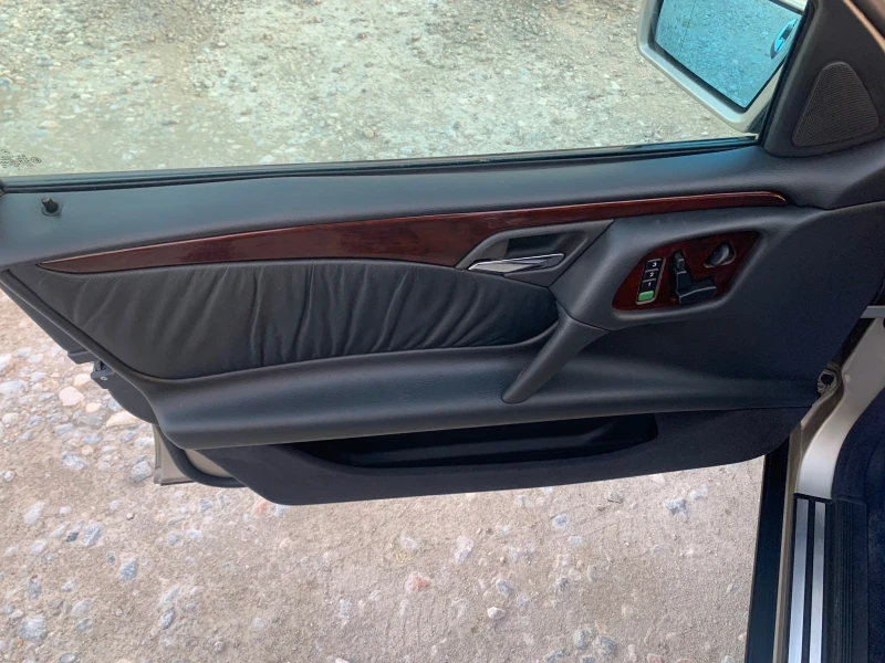 Mercedes-Benz E 200 200E avantgarde Топ, снимка 11 - Автомобили и джипове - 51623540