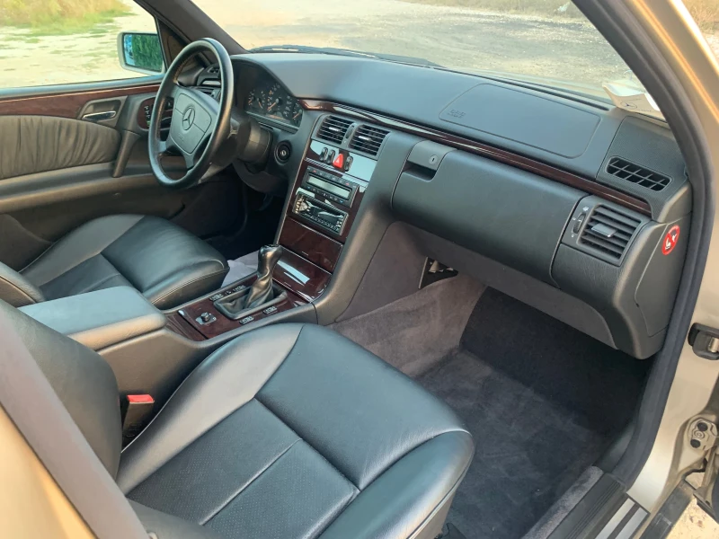 Mercedes-Benz E 200 200E avantgarde Топ, снимка 5 - Автомобили и джипове - 51623540