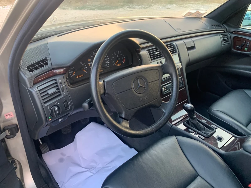 Mercedes-Benz E 200 200E avantgarde Топ, снимка 6 - Автомобили и джипове - 51623540