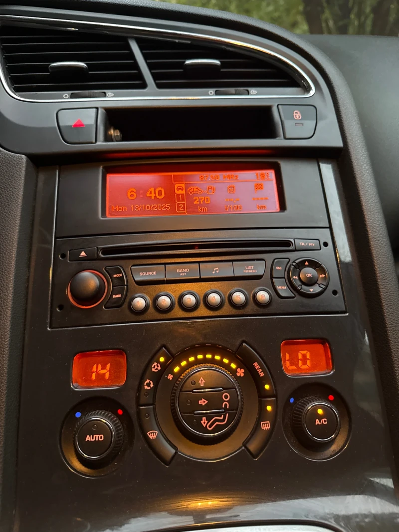 Peugeot 5008, снимка 10 - Автомобили и джипове - 52042193