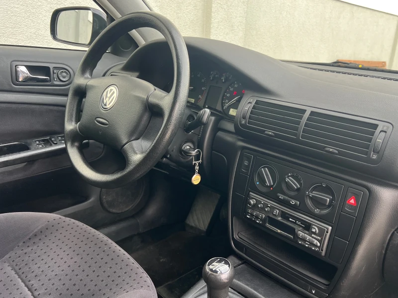 VW Passat 103842km !!!! ITALY !!!! 1.6i !!!, снимка 14 - Автомобили и джипове - 52630841