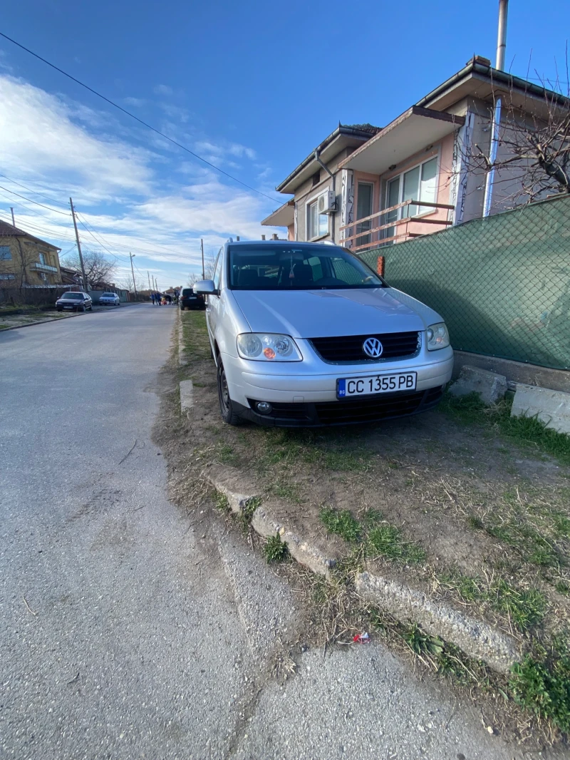 VW Touran 2.0, снимка 4 - Автомобили и джипове - 52756592