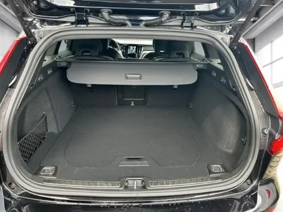 Volvo V60 B4 = Plus Dark = Гаранция, снимка 12 - Автомобили и джипове - 53562634