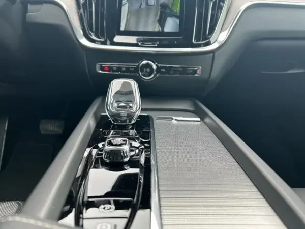 Volvo V60 B4 = Plus Dark = Гаранция - изображение 10