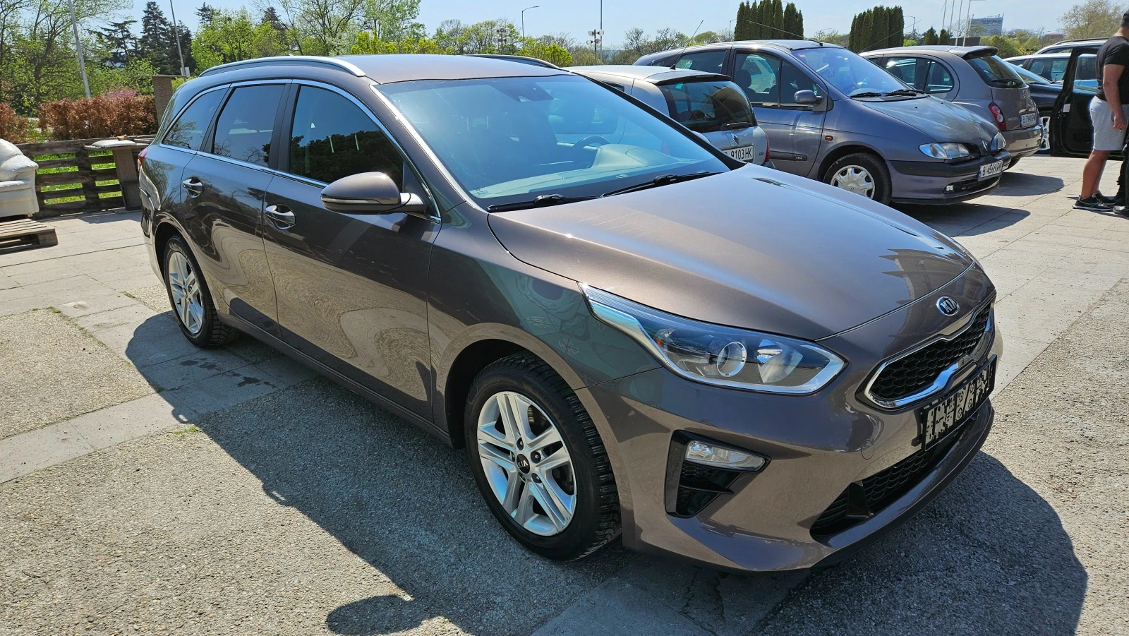 Kia Ceed SW 1.0 T-GDI - изображение 2