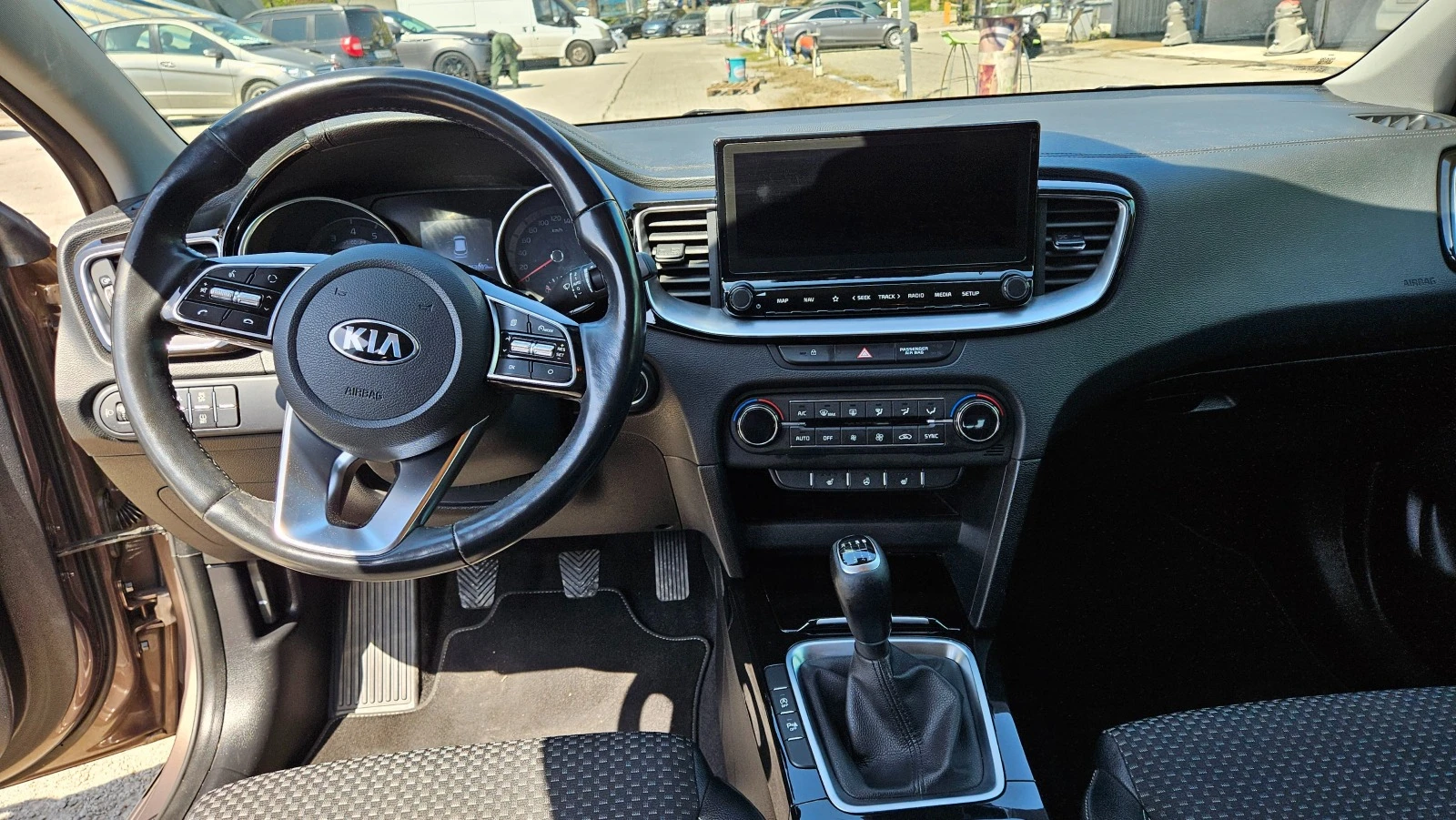 Kia Ceed SW 1.0 T-GDI - изображение 8