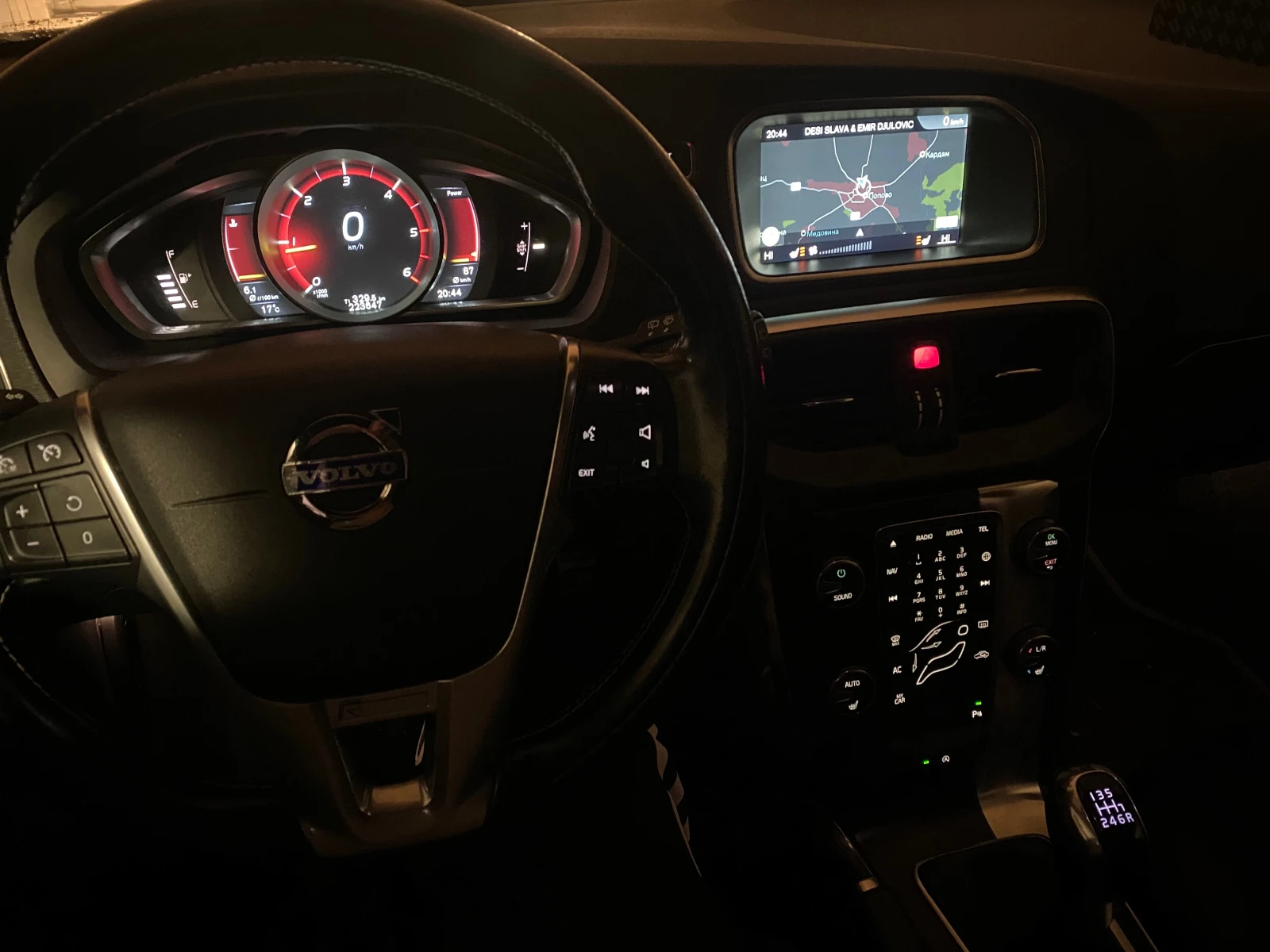 Volvo V40 2.0 D4 R DESIGN - изображение 8