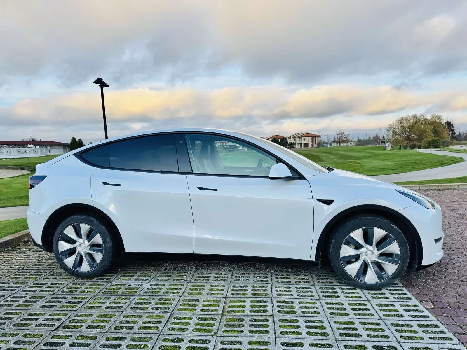 Tesla Model Y AWD Long Range Dual Motor 4х4  - изображение 3