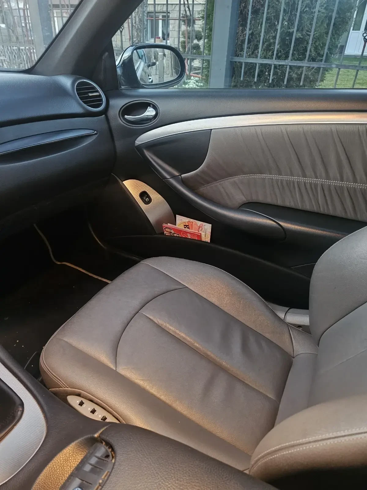 Mercedes-Benz CLK 220, снимка 13 - Автомобили и джипове - 53811928