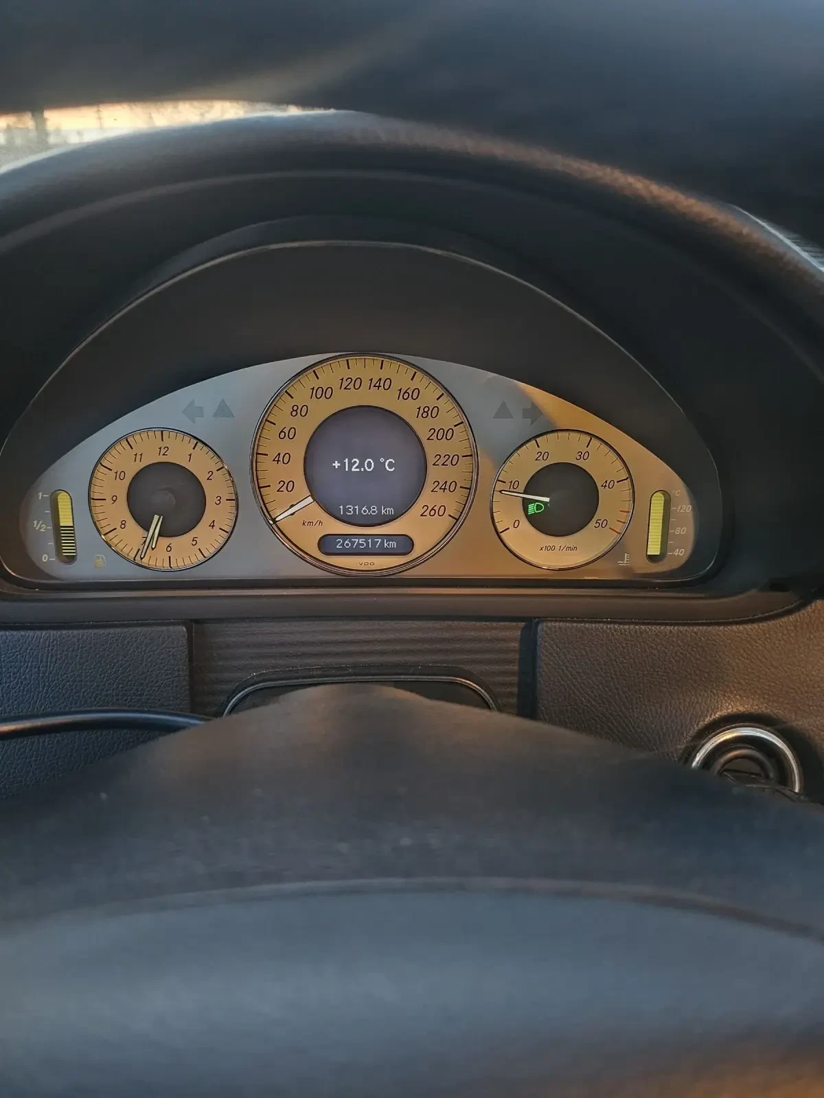 Mercedes-Benz CLK 220, снимка 16 - Автомобили и джипове - 53811928