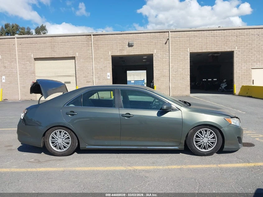 Toyota Camry 2.5L I-4 DOHC, VVT, 173HP Front Wheel Drive, снимка 13 - Автомобили и джипове - 53864434