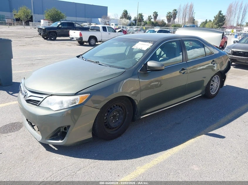 Toyota Camry 2.5L I-4 DOHC, VVT, 173HP Front Wheel Drive, снимка 2 - Автомобили и джипове - 53864434