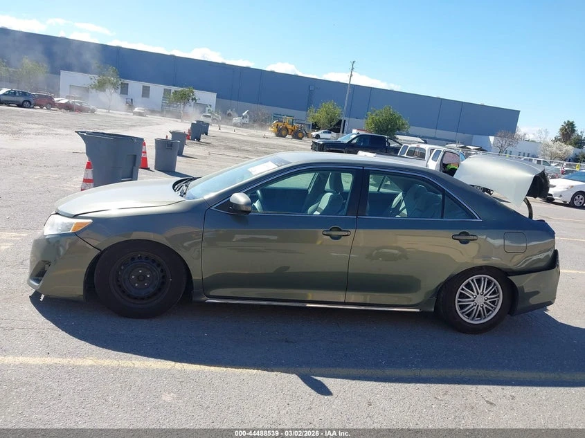 Toyota Camry 2.5L I-4 DOHC, VVT, 173HP Front Wheel Drive, снимка 14 - Автомобили и джипове - 53864434