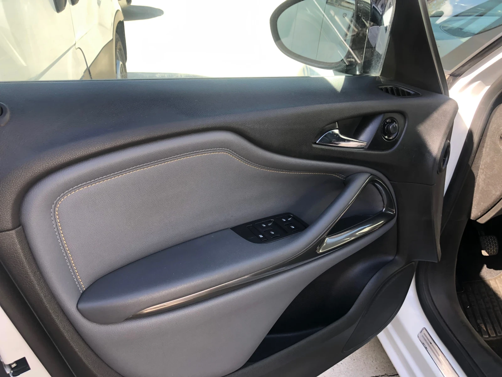 Opel Zafira 2.0 CDTI, снимка 9 - Автомобили и джипове - 54334765