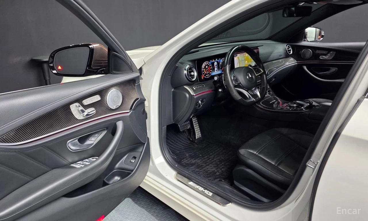 Mercedes-Benz E 63 AMG BURMESTER / 360 КАМЕРИ / PANO / ОБДУХВАНЕ/ HAED UP, снимка 9 - Автомобили и джипове - 54453674