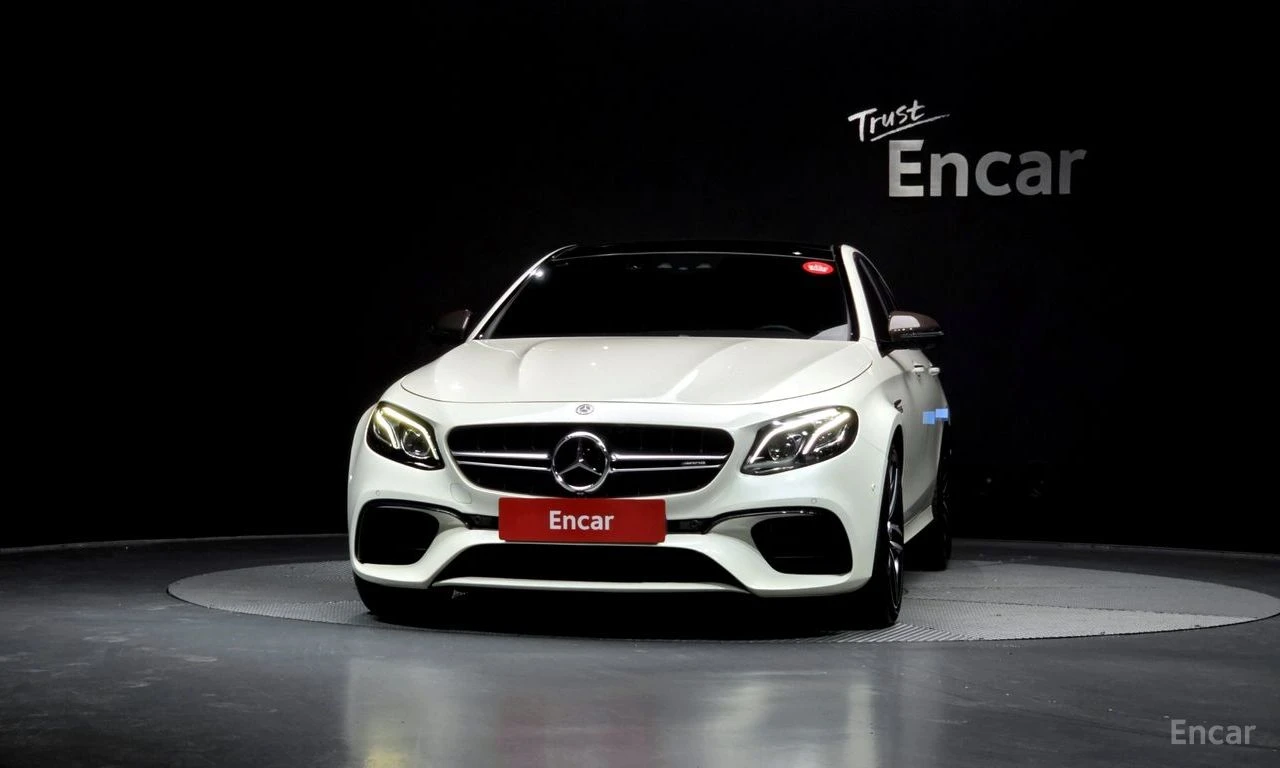 Mercedes-Benz E 63 AMG BURMESTER / 360 КАМЕРИ / PANO / ОБДУХВАНЕ/ HAED UP, снимка 2 - Автомобили и джипове - 54453674