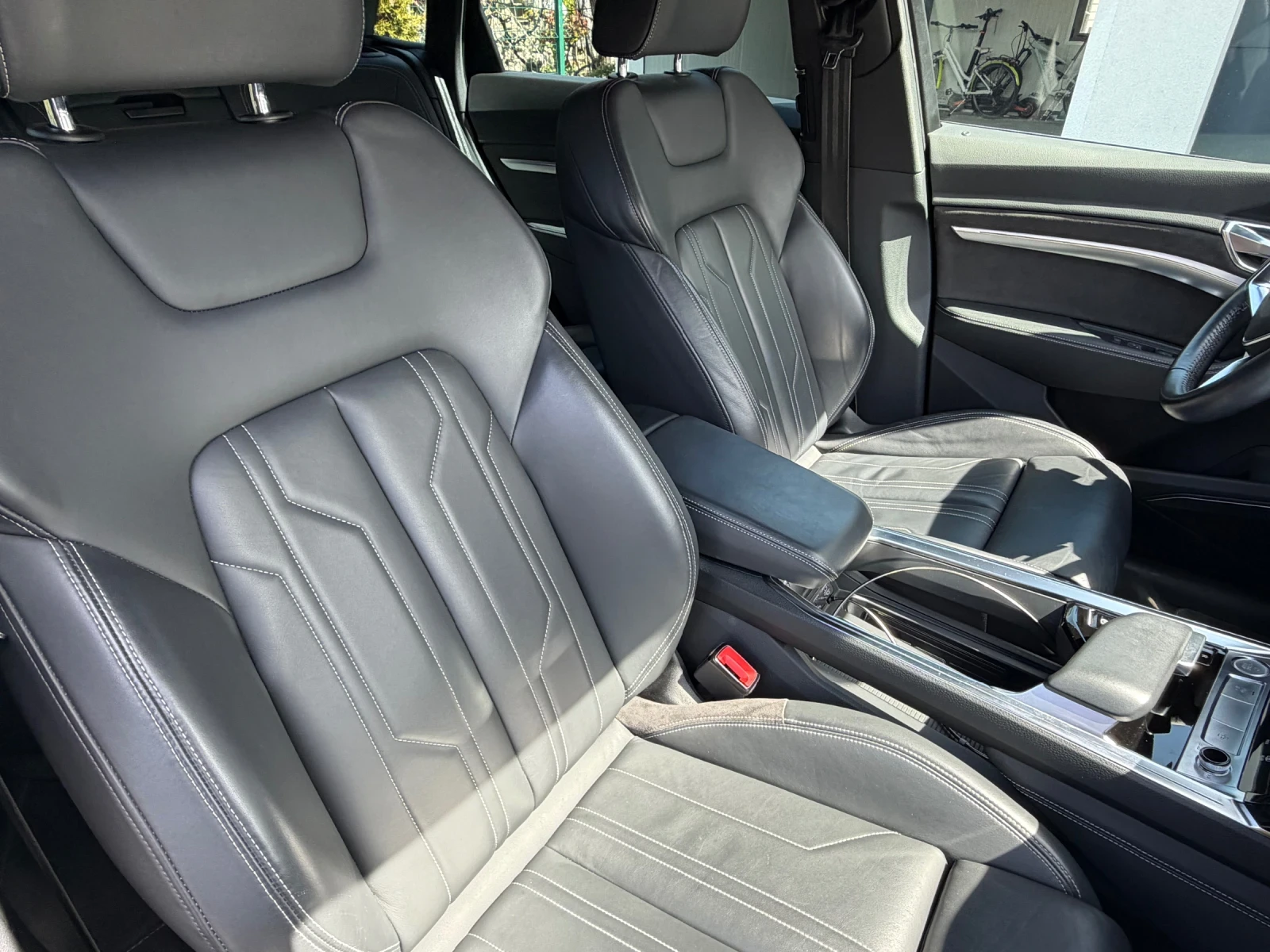 Audi E-Tron 55 Quattro реални 32000 км!, снимка 6 - Автомобили и джипове - 54542060