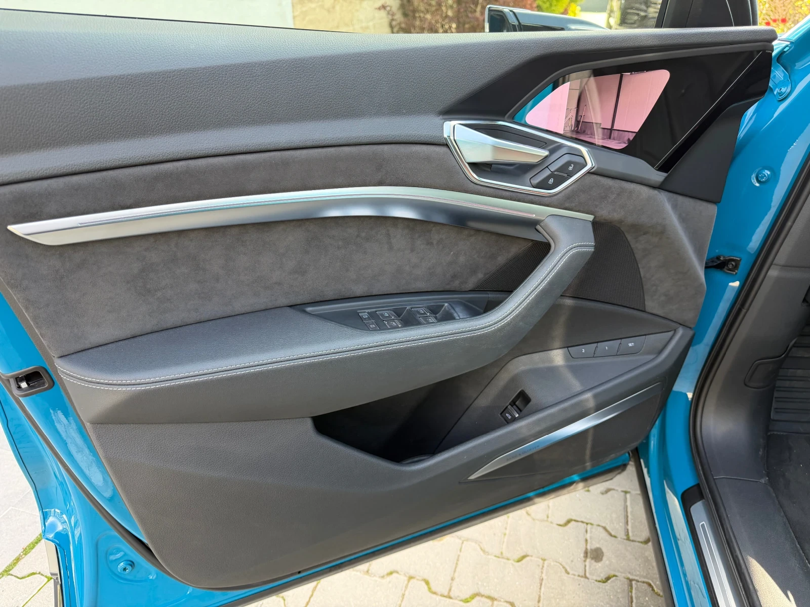 Audi E-Tron 55 Quattro реални 32000 км!, снимка 10 - Автомобили и джипове - 54542060