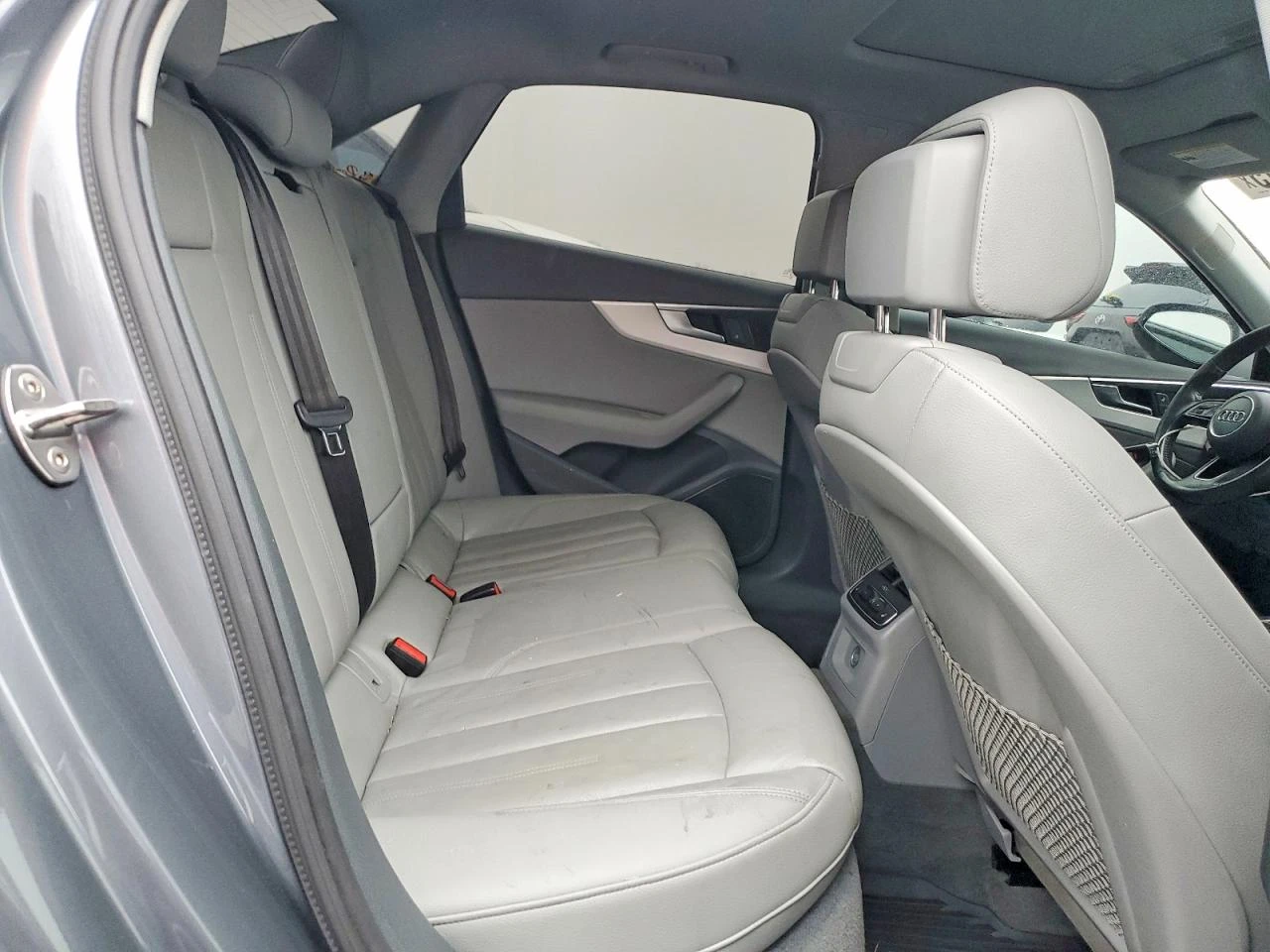 Audi A4 2.0l Premium Plus, снимка 10 - Автомобили и джипове - 54726307