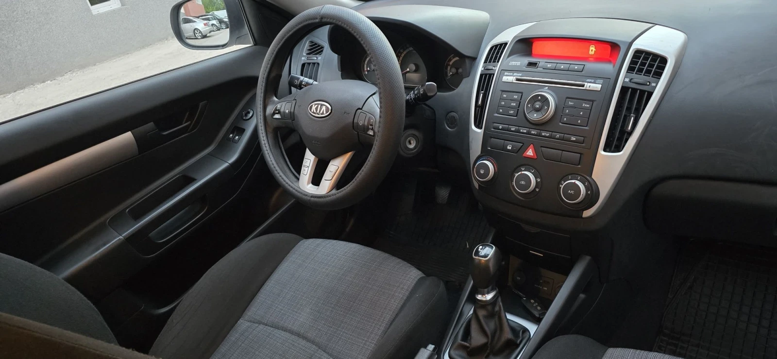 Kia Ceed 1.6d.6ск., снимка 11 - Автомобили и джипове - 56001634