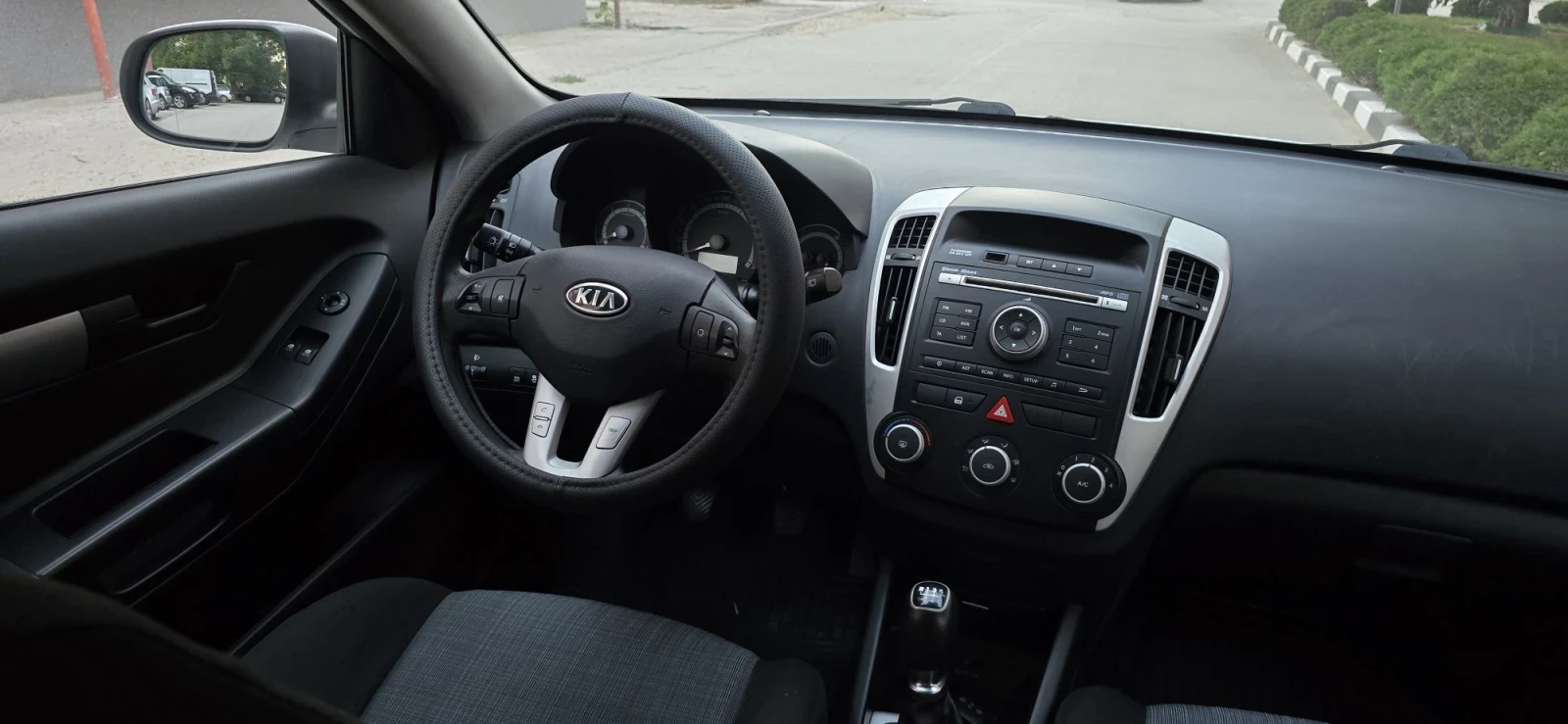Kia Ceed 1.6d.6ск., снимка 12 - Автомобили и джипове - 56001634