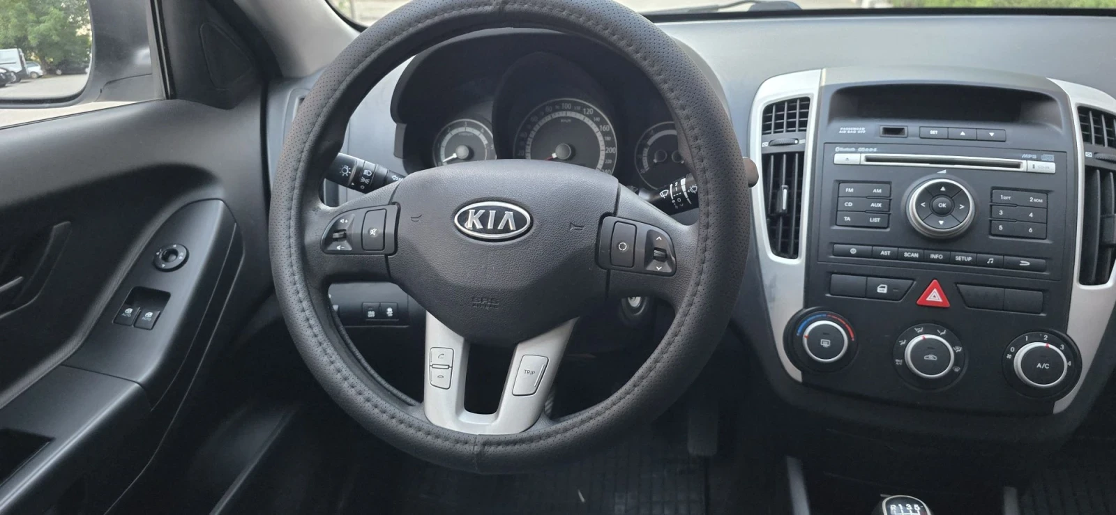 Kia Ceed 1.6d.6ск., снимка 15 - Автомобили и джипове - 56001634
