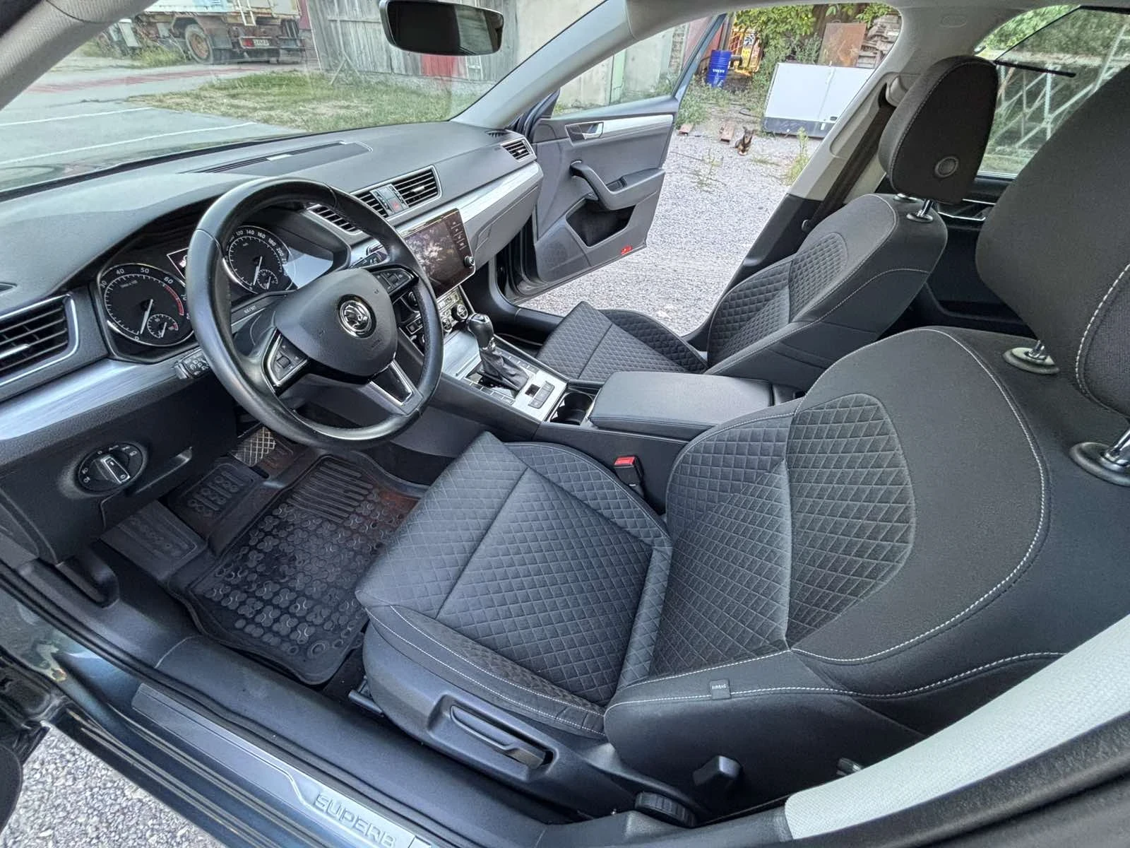 Skoda Superb, снимка 11 - Автомобили и джипове - 56276980