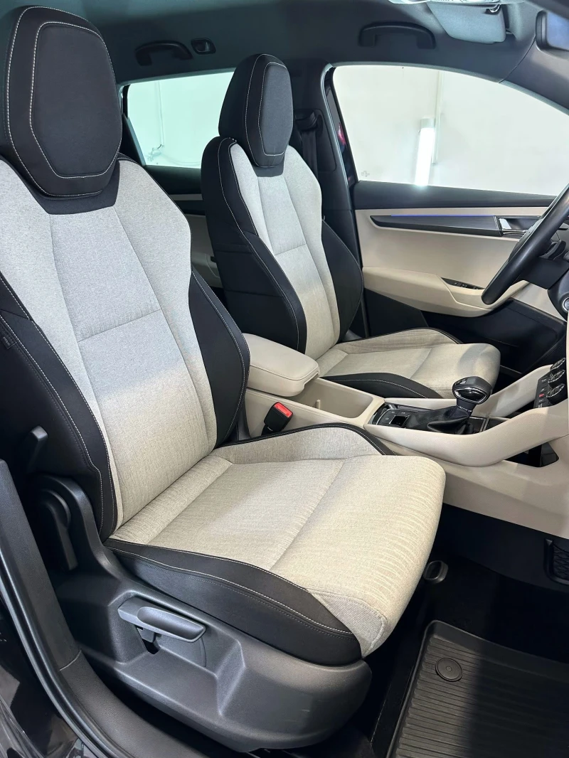 Skoda Karoq 2.0-TDI Style 4x4 * История/Keyless/ACC* , снимка 11 - Автомобили и джипове - 52157741