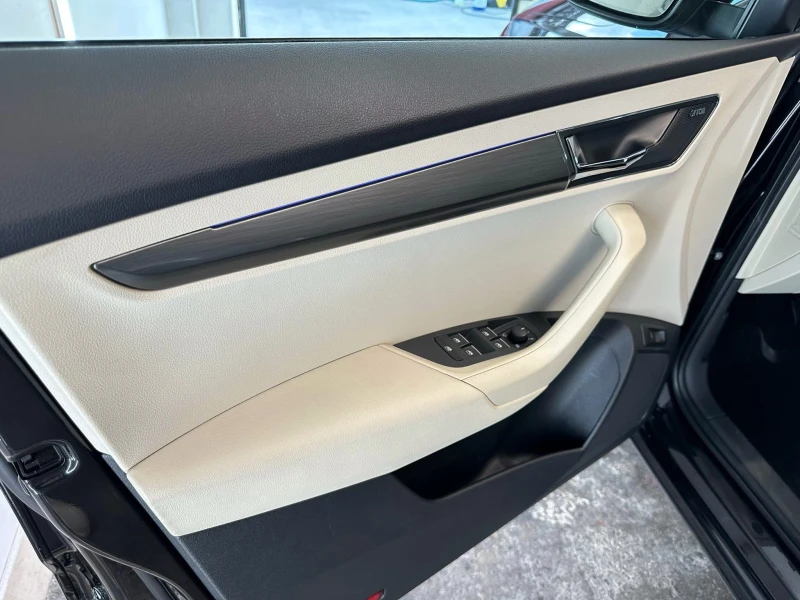 Skoda Karoq 2.0-TDI Style 4x4 * История/Keyless/ACC* , снимка 13 - Автомобили и джипове - 52157741