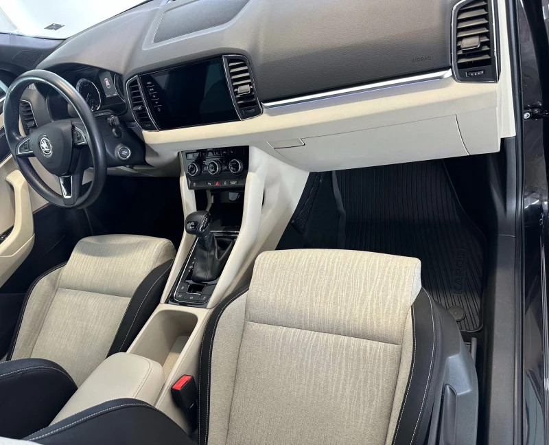 Skoda Karoq 2.0-TDI Style 4x4 * История/Keyless/ACC* , снимка 9 - Автомобили и джипове - 52157741