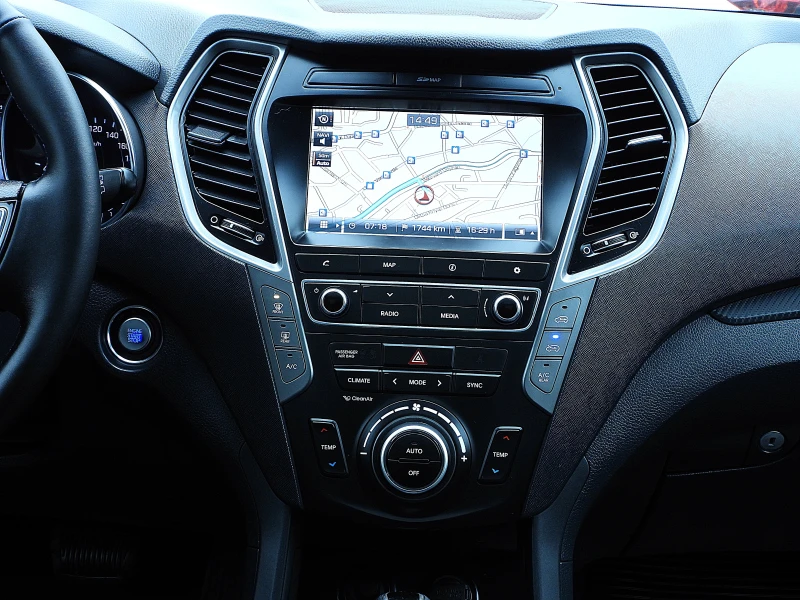Hyundai Santa fe 2.2ШВЕЙЦАРИЯ-7МЕСТА/ДИСТРОНИК/КОЖА/НАВИ/LANE ASSIS, снимка 12 - Автомобили и джипове - 53433372