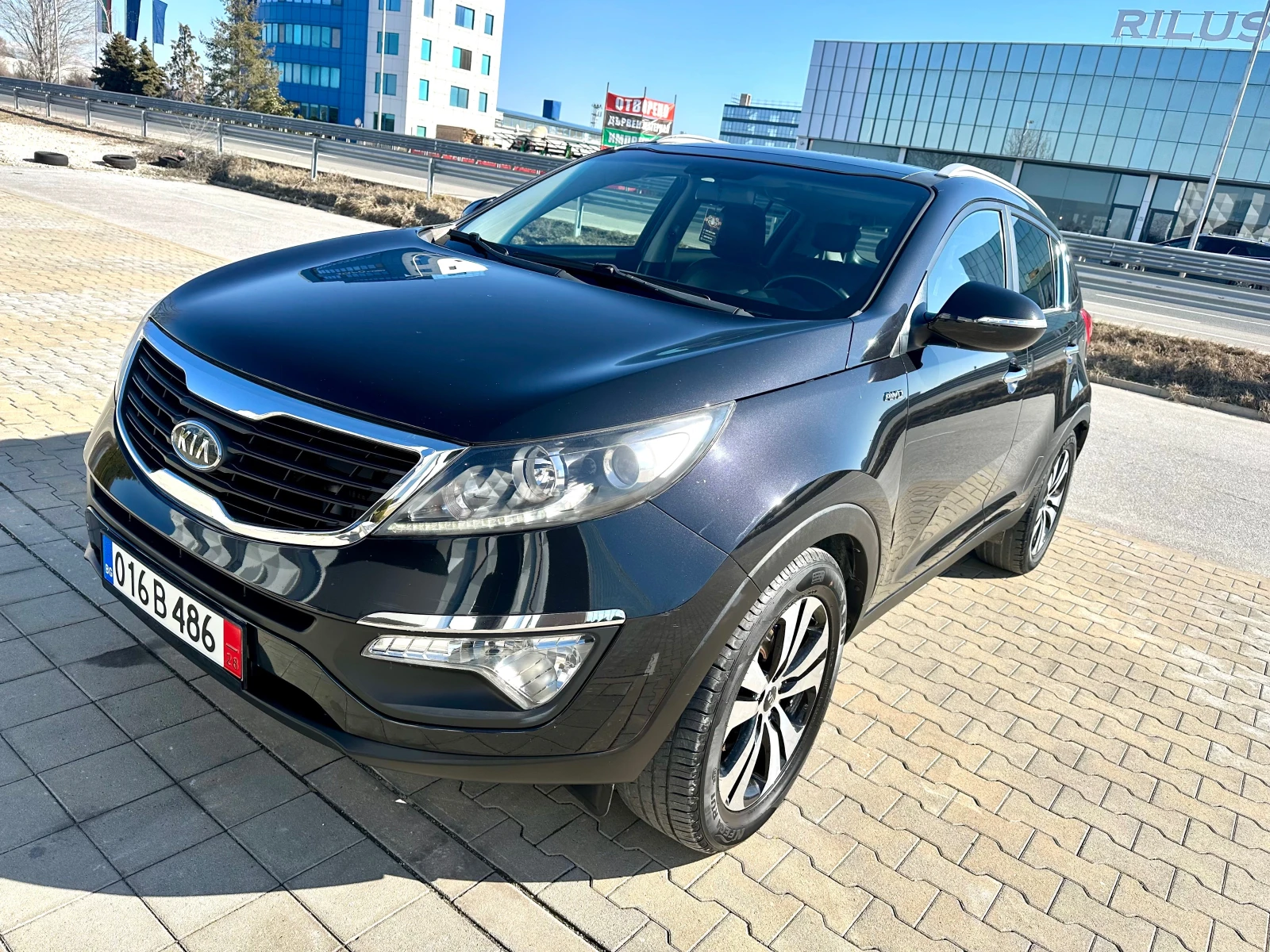 Kia Sportage 2.0crdi 4* 4 автомат панорама кожа - изображение 3