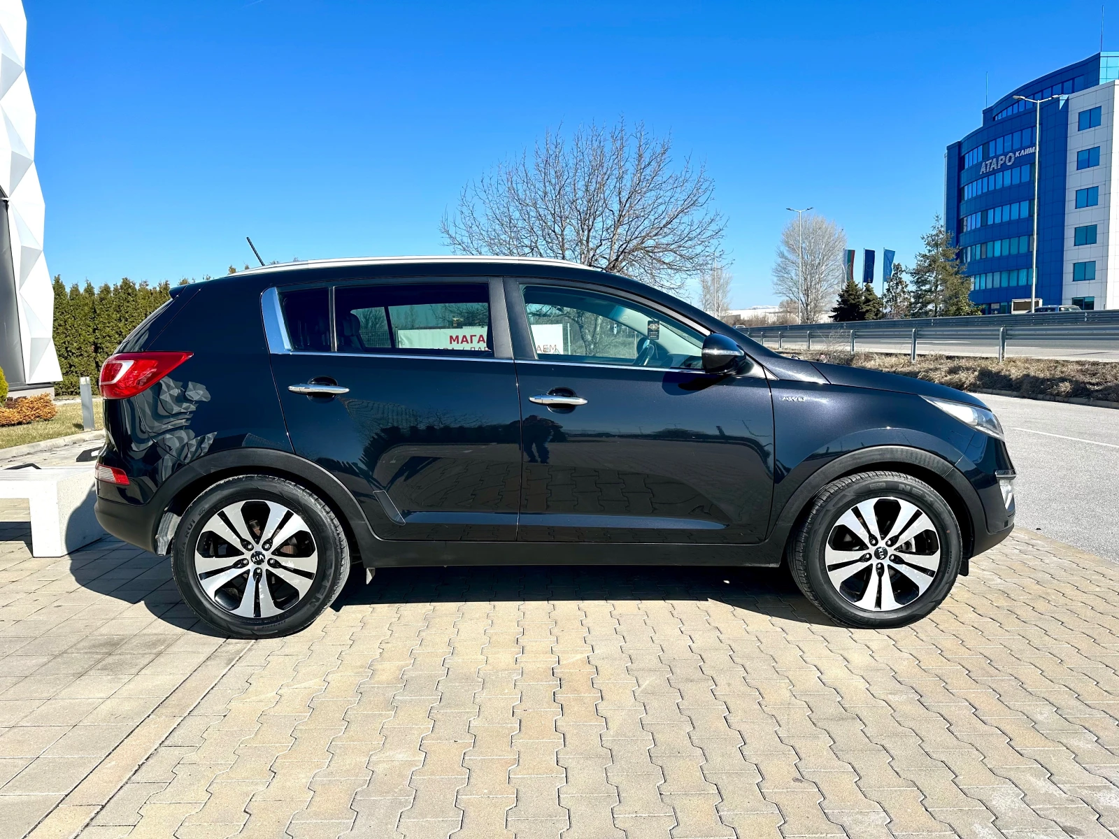 Kia Sportage 2.0crdi 4* 4 автомат панорама кожа - изображение 8