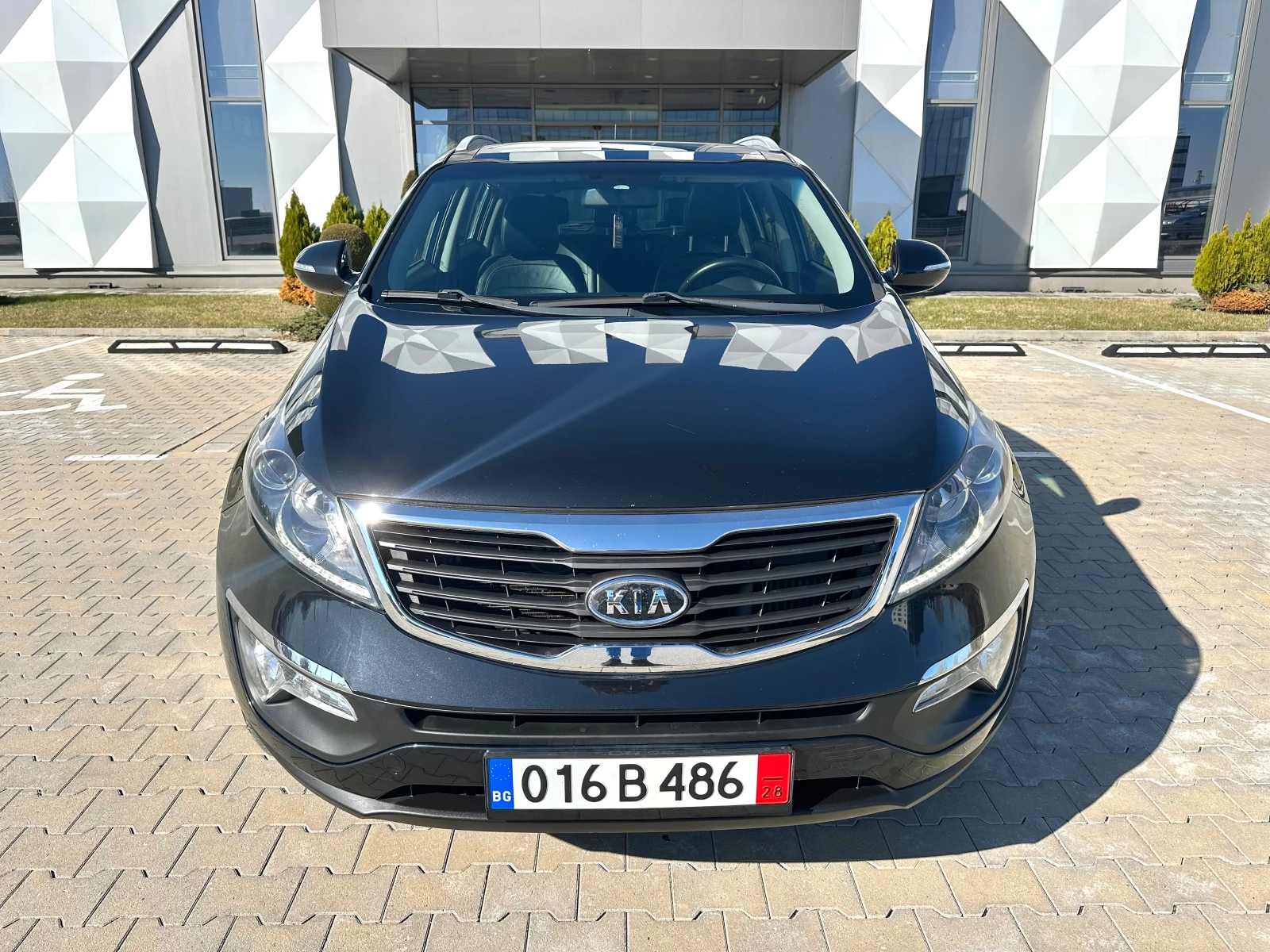 Kia Sportage 2.0crdi 4* 4 автомат панорама кожа - изображение 2