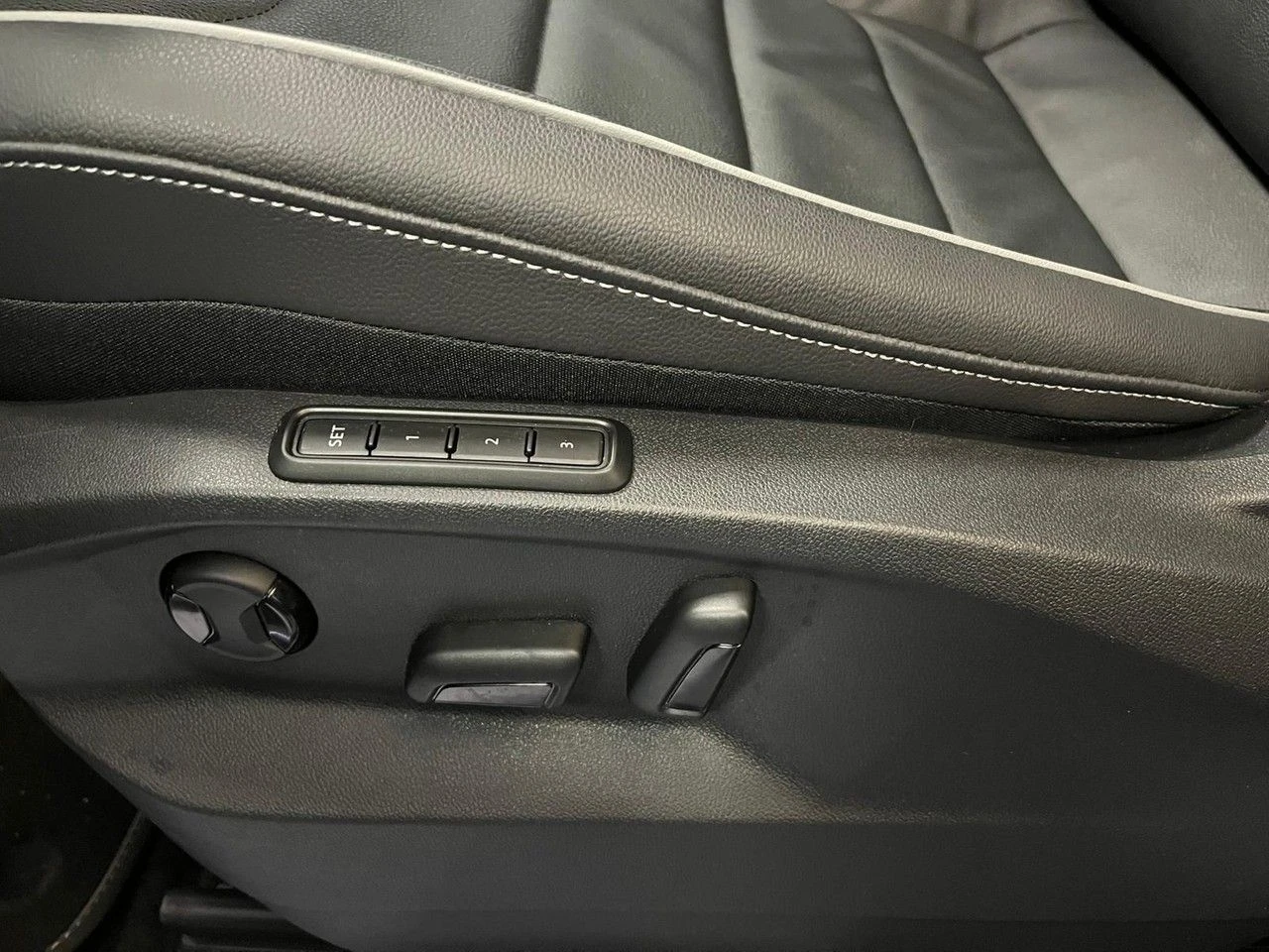 VW Tiguan 2.0 TDI 4Motion = R-line= Гаранция - изображение 4
