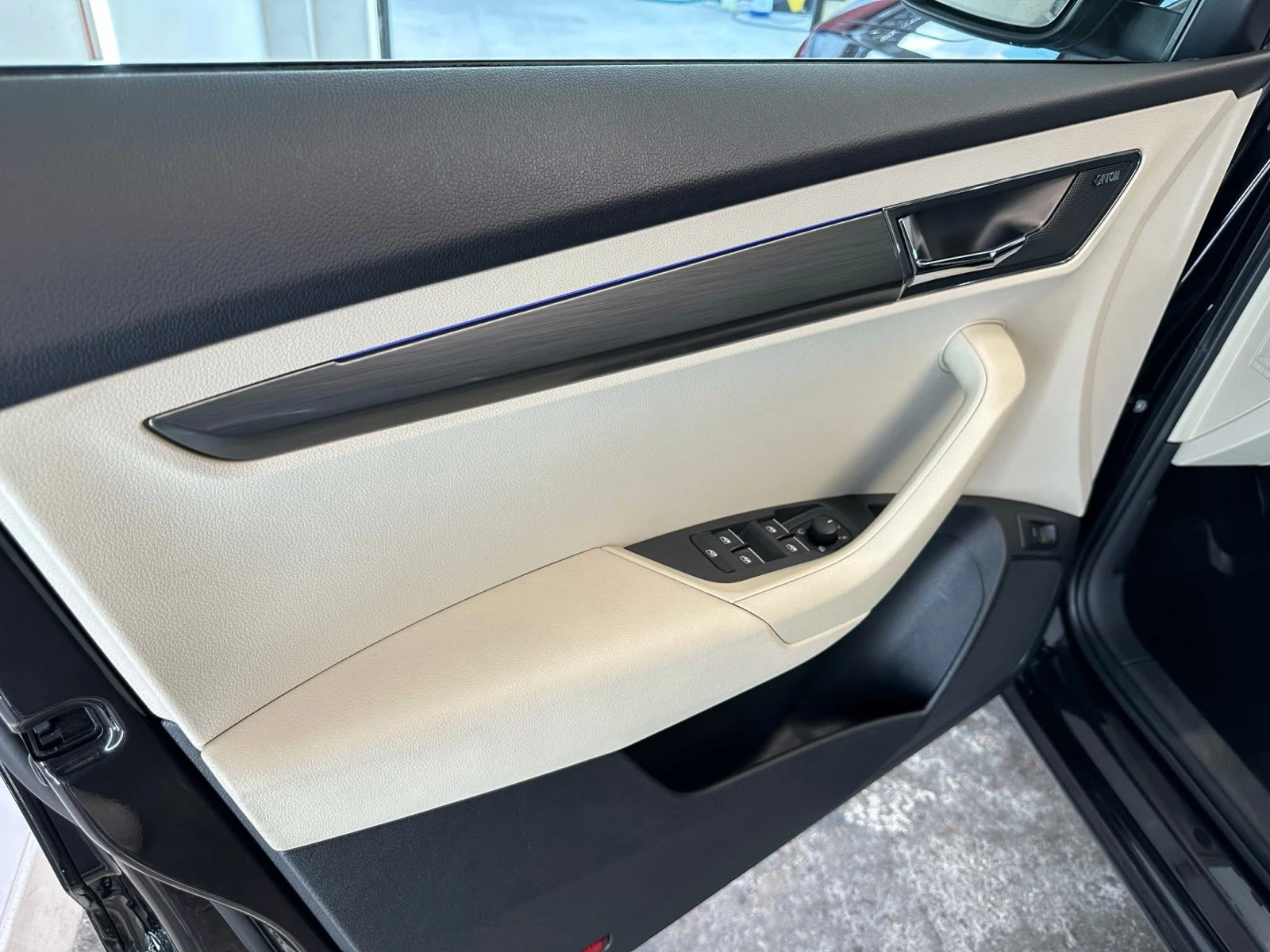 Skoda Karoq 2.0-TDI Style 4x4 * �������/Keyless/ACC*  | Mobile.bg � ����������� 13