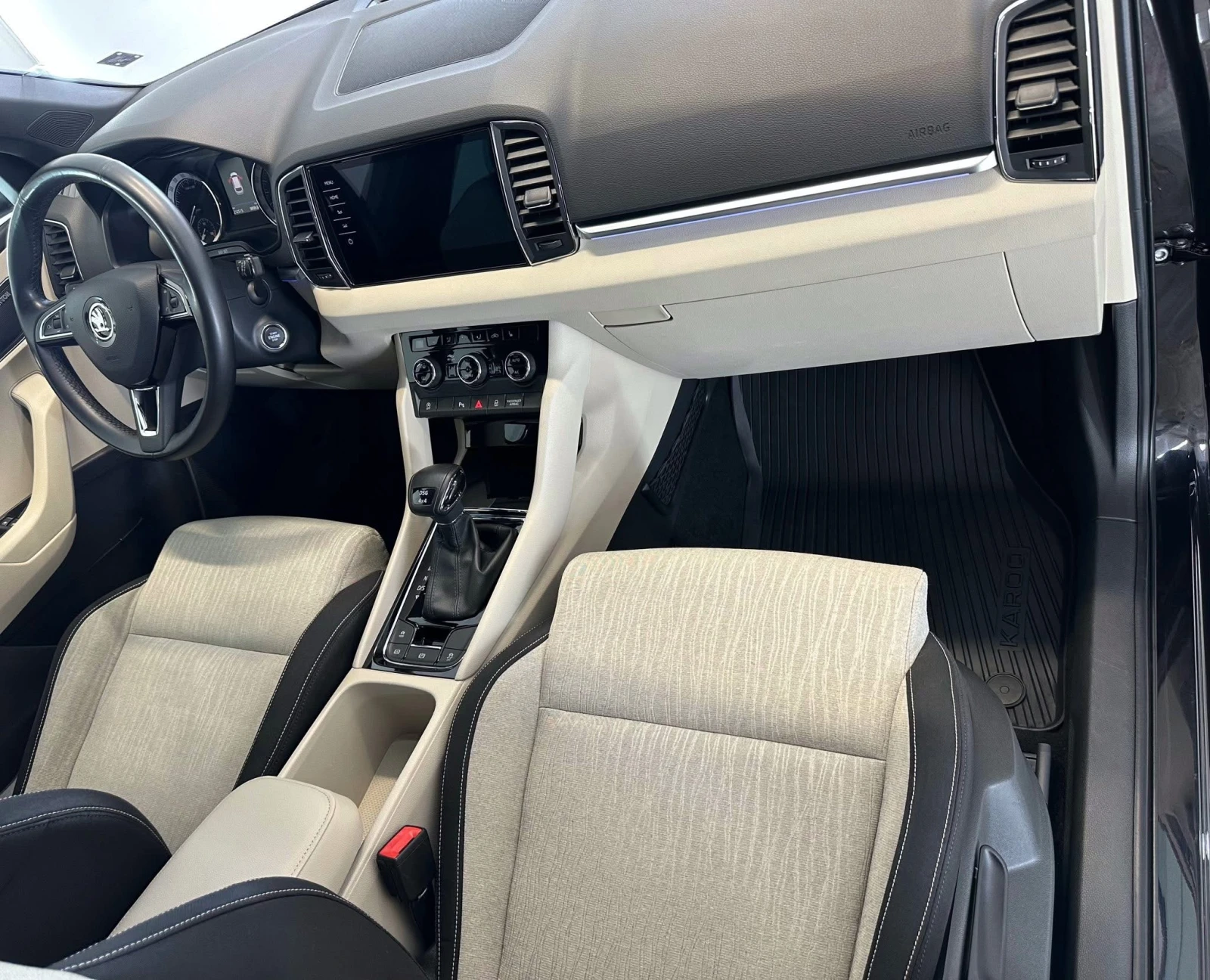 Skoda Karoq 2.0-TDI Style 4x4 * История/Keyless/ACC*  - изображение 9