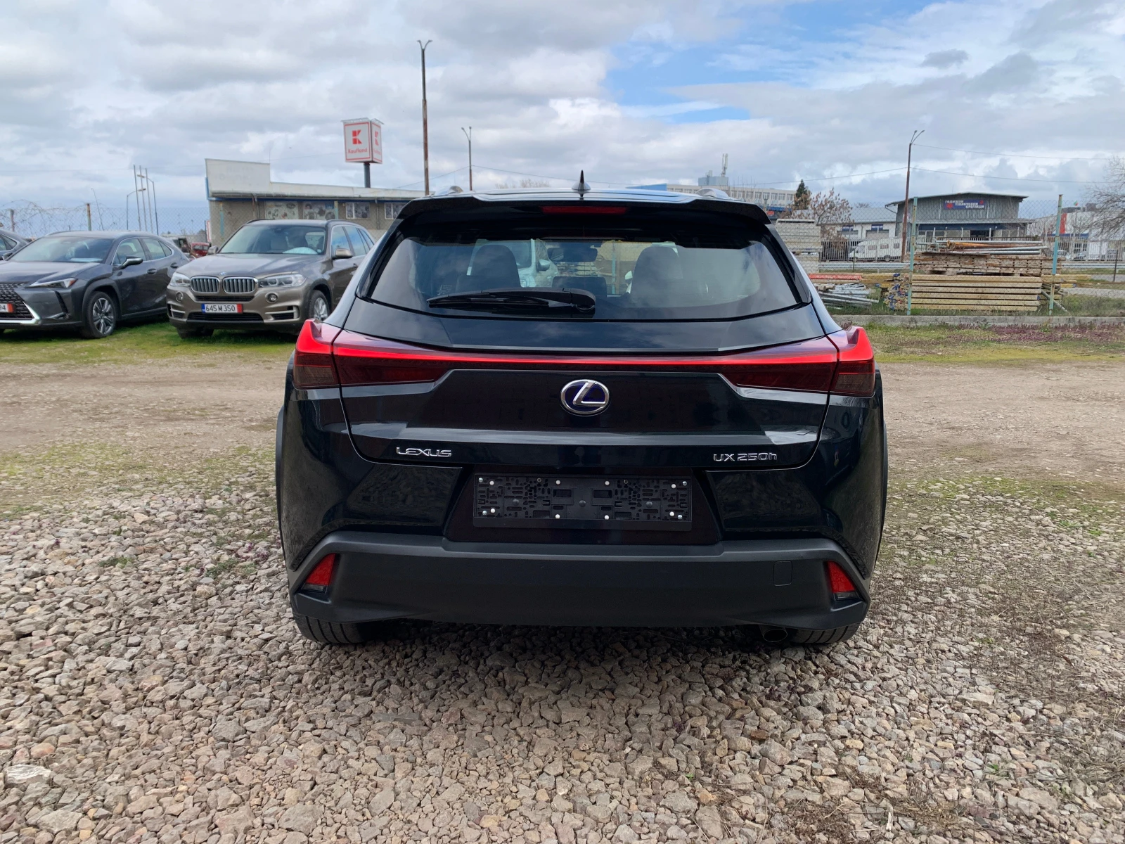 Lexus UX 250-Hybrid, снимка 6 - Автомобили и джипове - 53948067