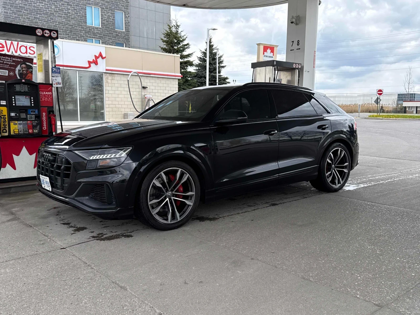 Audi SQ8 CARFAX * АВТОКРЕДИТ * ПРОГНОЗНА ЦЕНА ДО БГ, снимка 3 - Автомобили и джипове - 54488566