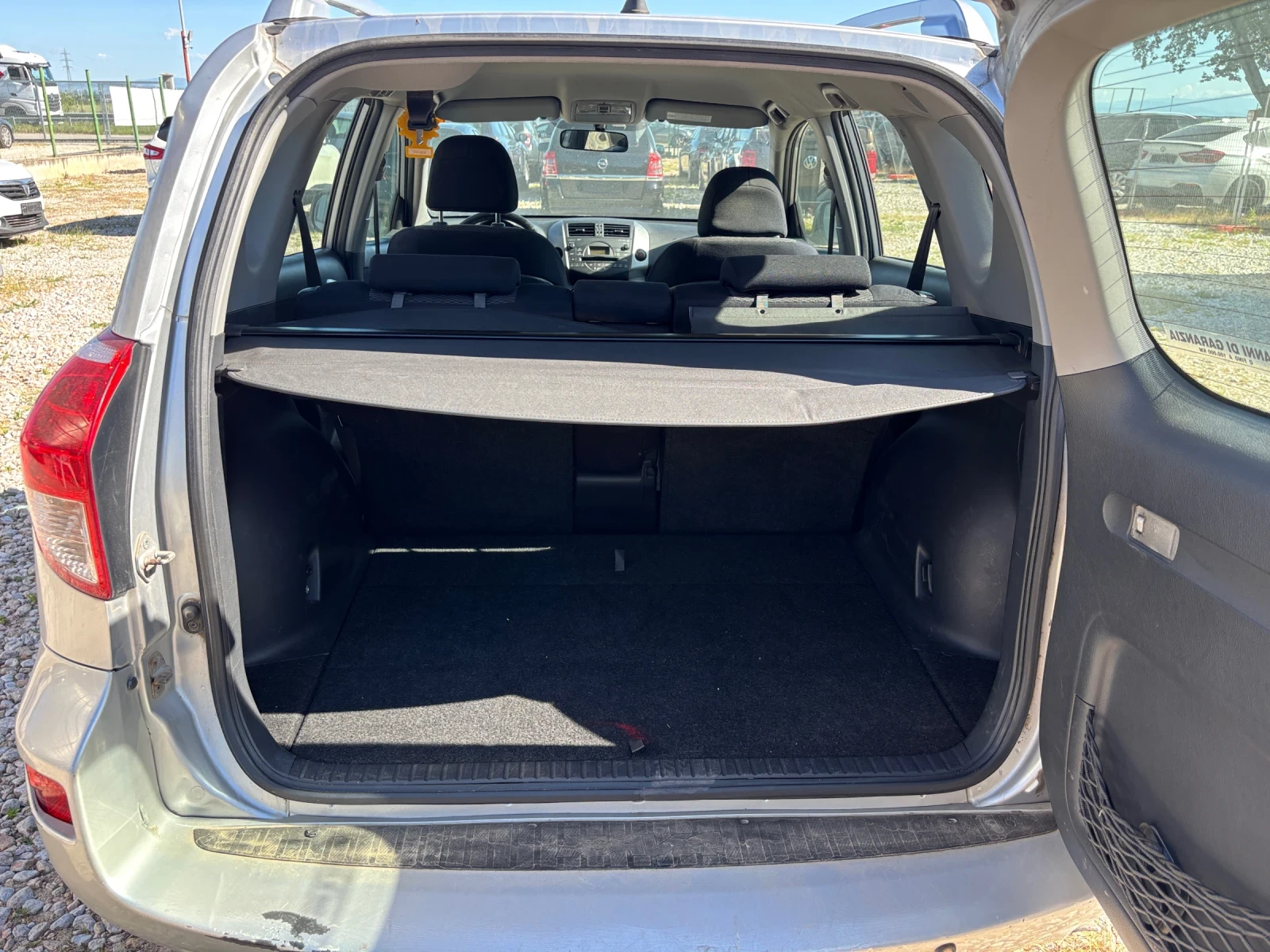 Toyota Rav4 2.2 D-4D, снимка 5 - Автомобили и джипове - 54708565