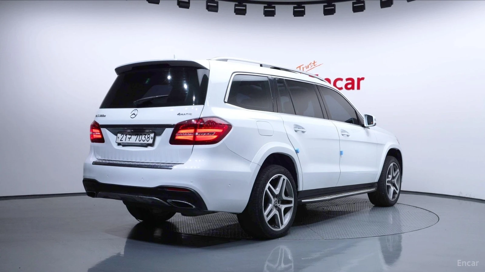 Mercedes-Benz GLS 350d 4MATIC* КОЖА* ОБДУХВ* НАВИ* ПАНО* МОНИТОРИ, снимка 2 - Автомобили и джипове - 55579630