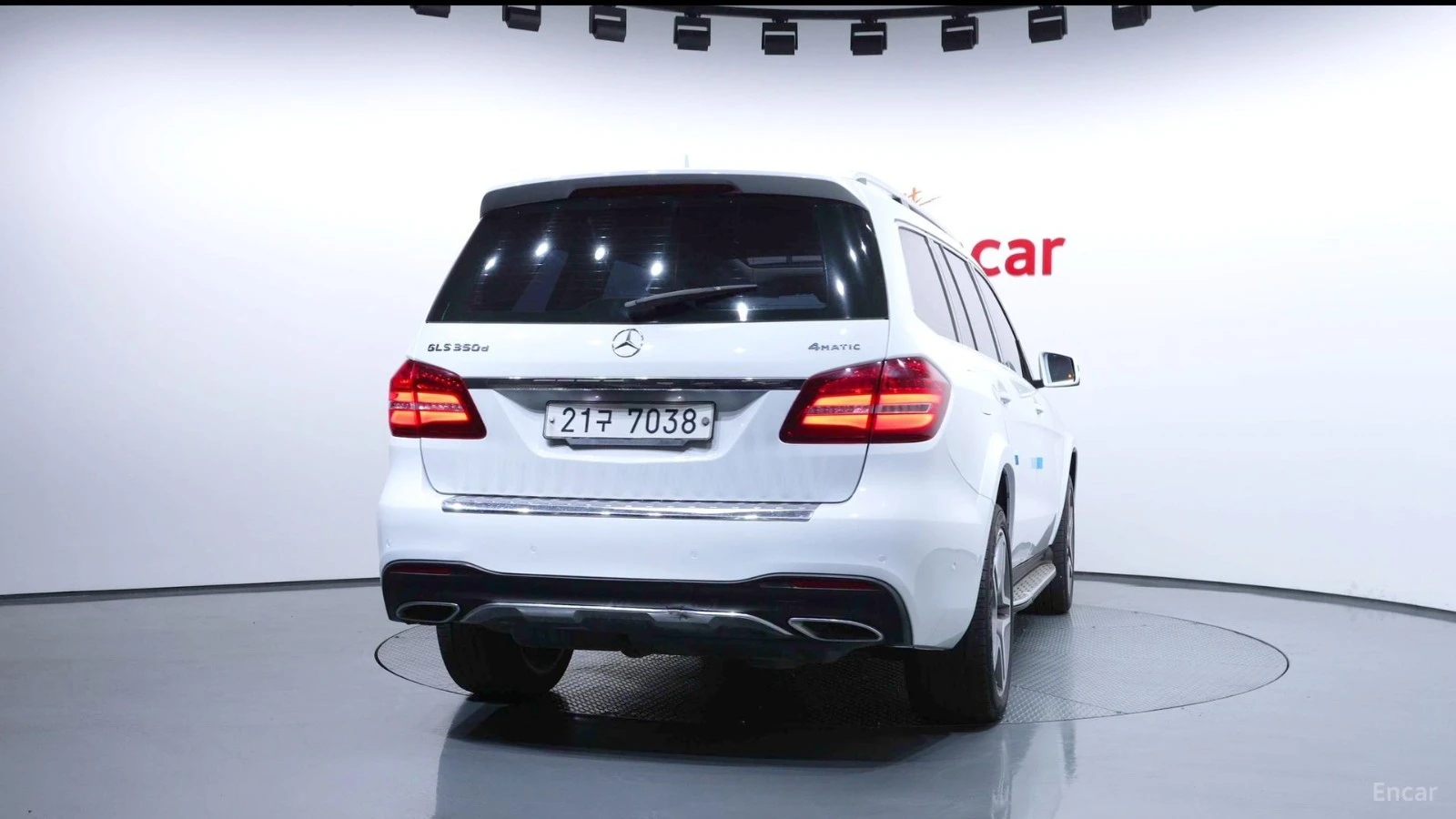 Mercedes-Benz GLS 350d 4MATIC* КОЖА* ОБДУХВ* НАВИ* ПАНО* МОНИТОРИ, снимка 4 - Автомобили и джипове - 55579630