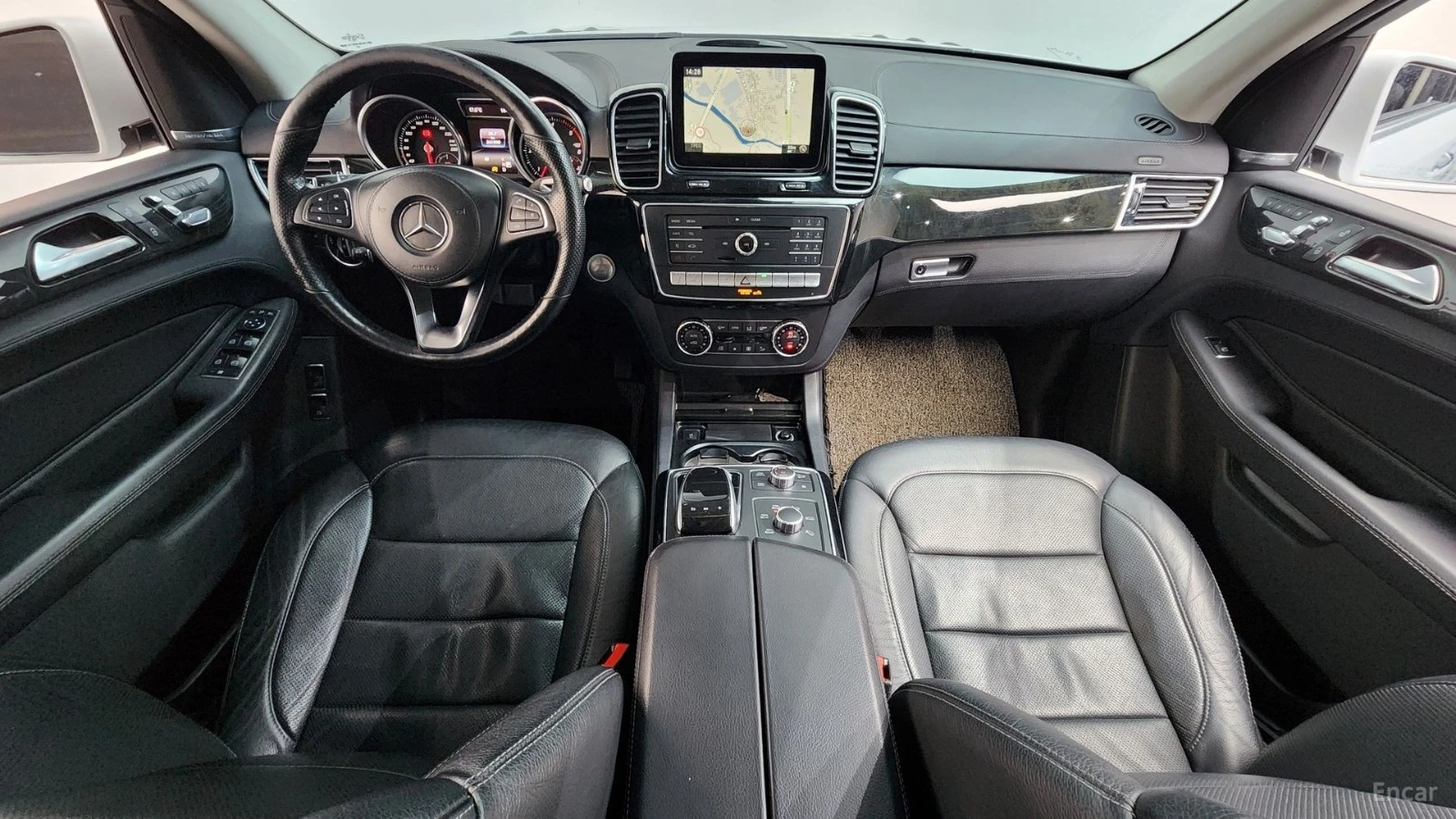 Mercedes-Benz GLS 350d 4MATIC* КОЖА* ОБДУХВ* НАВИ* ПАНО* МОНИТОРИ, снимка 5 - Автомобили и джипове - 55579630