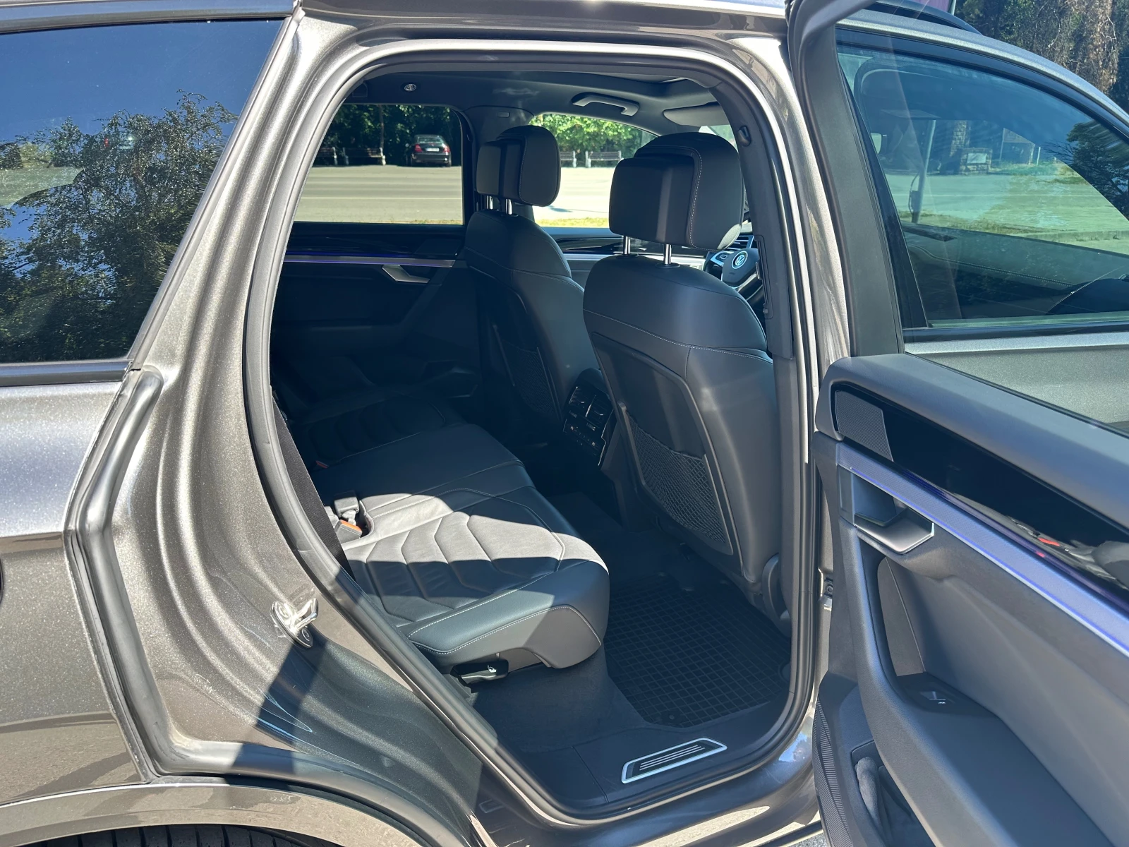 VW Touareg 3.0TDI R-line 286kc, снимка 13 - Автомобили и джипове - 56160684