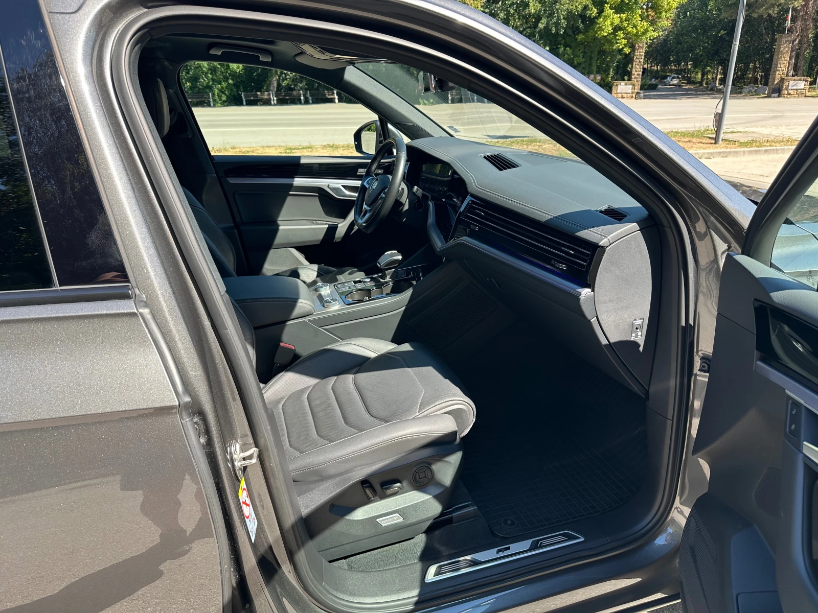VW Touareg 3.0TDI R-line 286kc, снимка 14 - Автомобили и джипове - 56160684