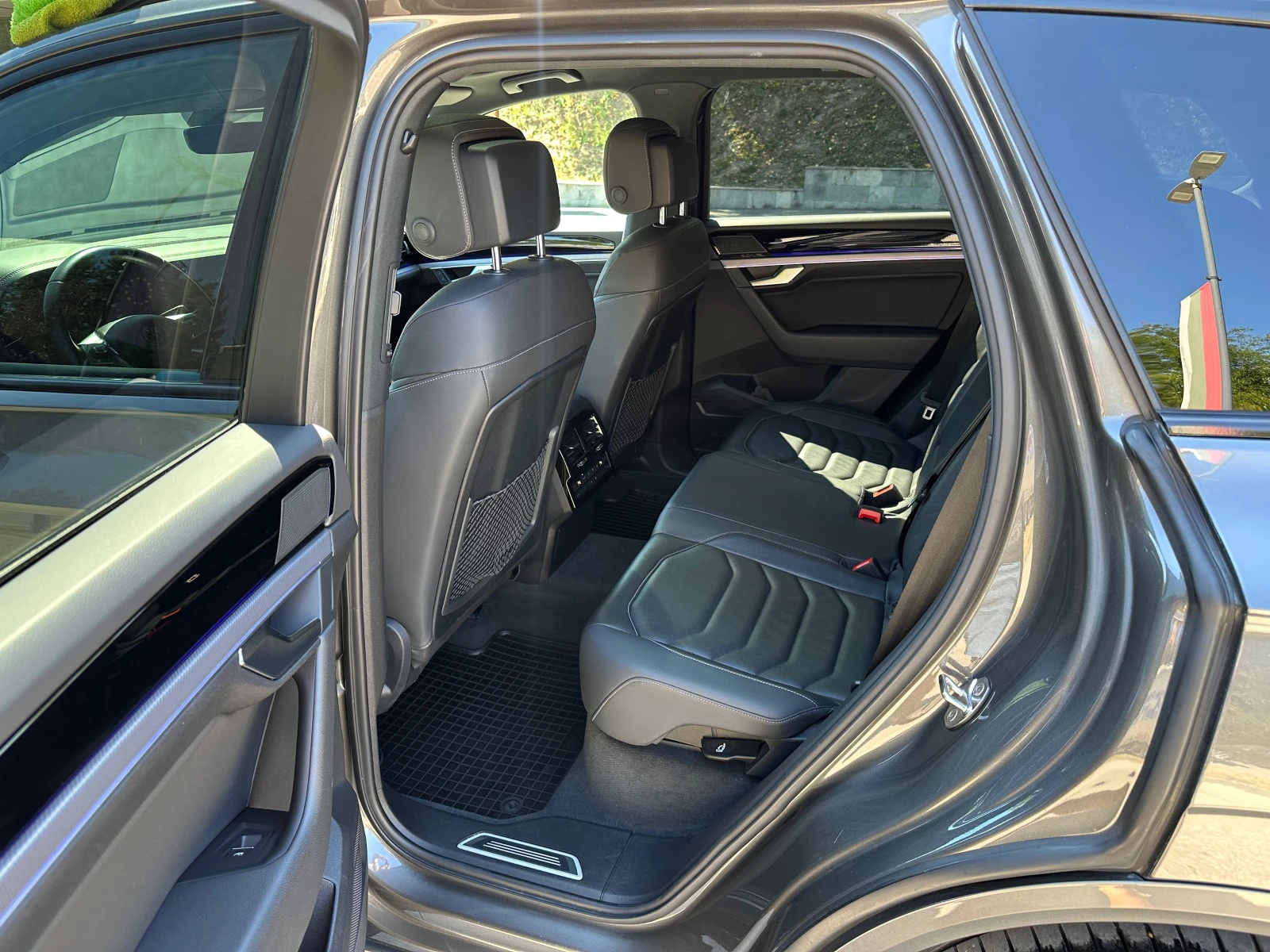VW Touareg 3.0TDI R-line 286kc, снимка 11 - Автомобили и джипове - 56160684